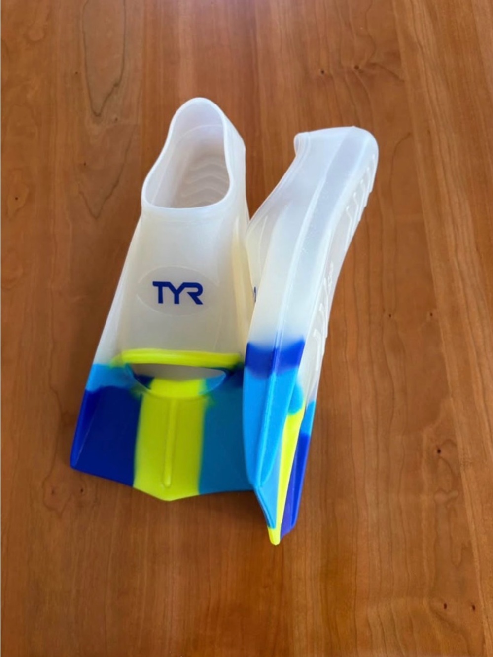 TYR Stryker Adult Silicone Training Racing Fins Sz 6-7 Mens or 7.5-8.5 Womens